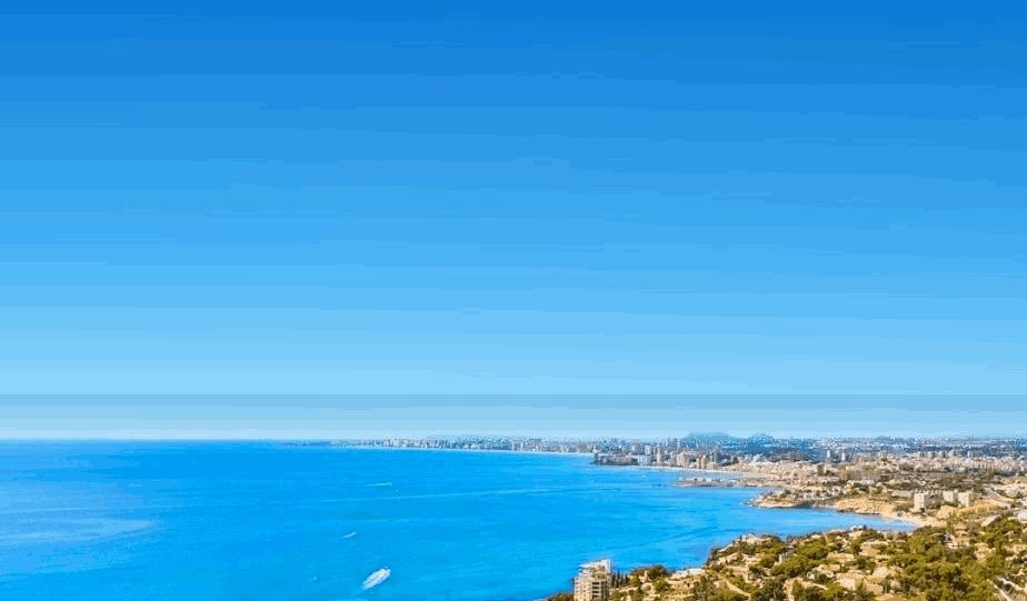 Turquoise Mediterranean bay along the Costa Blanca North